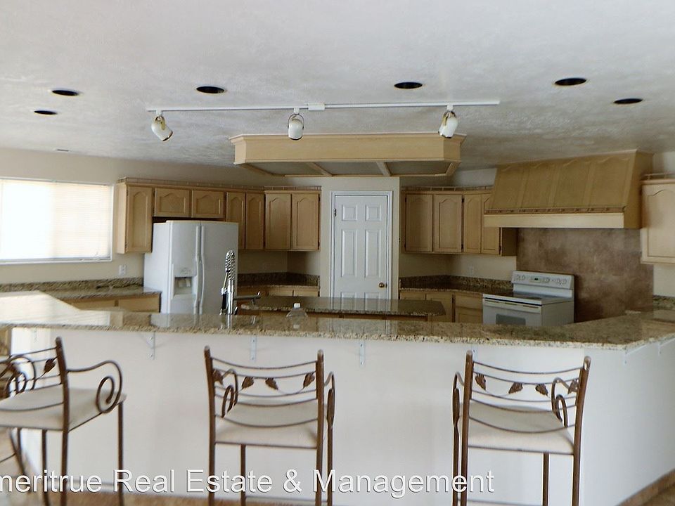 1st image of 815 E Rowley Dr