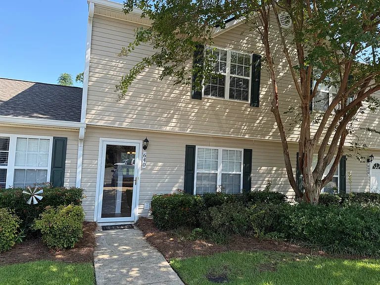 640 Date Palm Cir — Photo 1