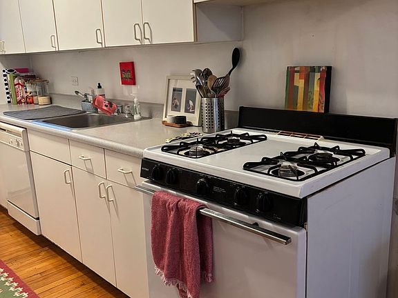 5th image of 4410 N Rockwell St APT 2