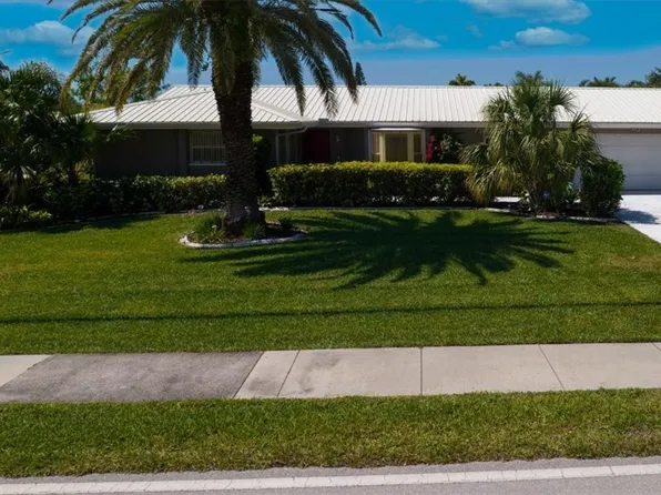 3724 Country Club Blvd, Cape Coral, FL 33904
