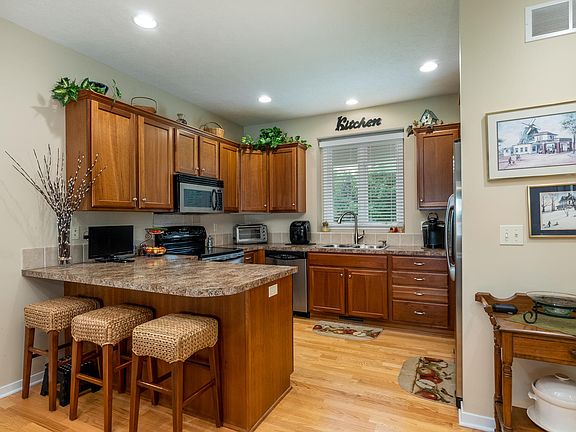 3rd image of 6033 Heritage Meadow Ct