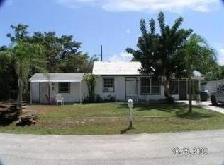 1084 Ridge Rd, Lake Worth, FL 33462