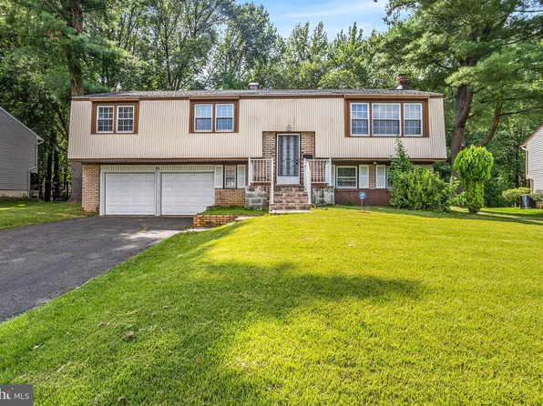 12 Brookville Dr, Cherry Hill, NJ 08003
