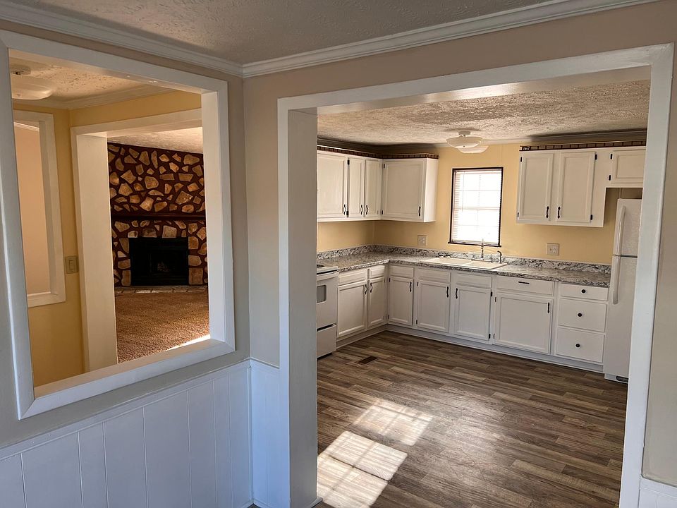 2nd image of 4065 Nashville Dr