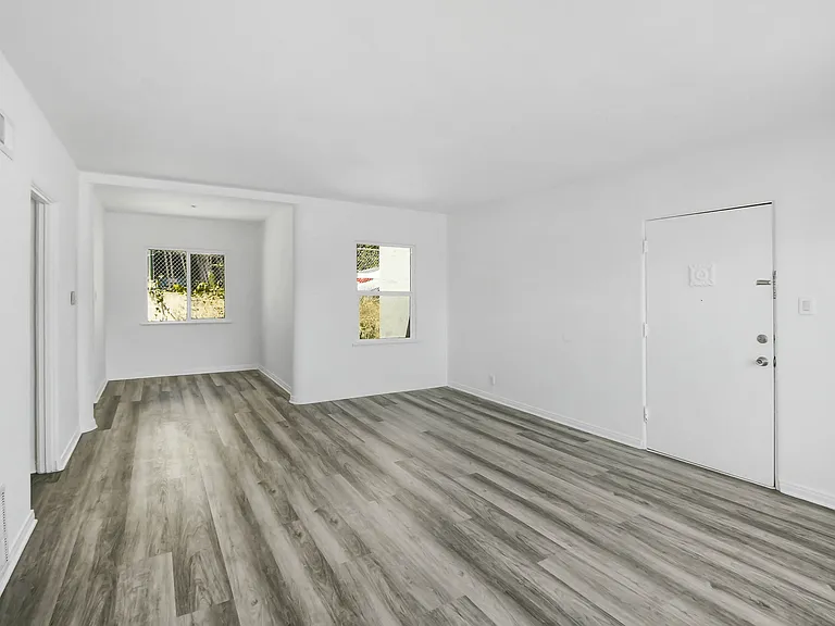 Wilcox Apartments — Photo 13