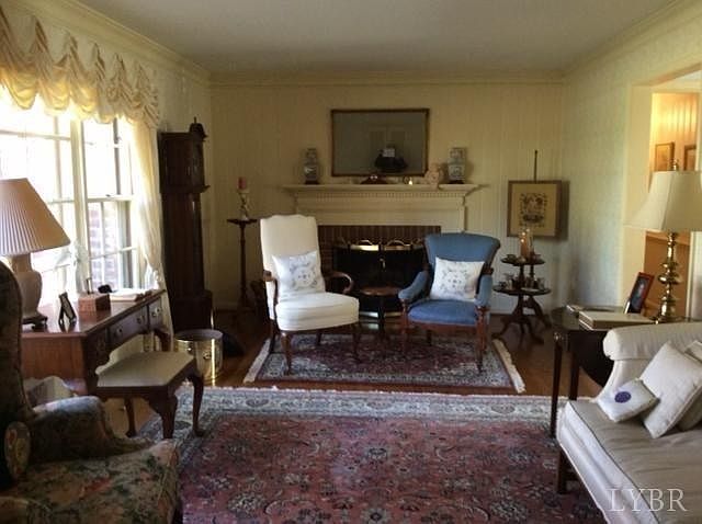 2nd image of 2926 Ravenwood Dr