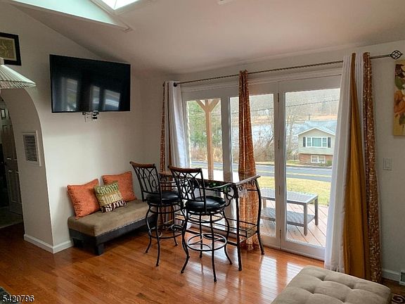 3rd image of 112 Seneca Lake Rd