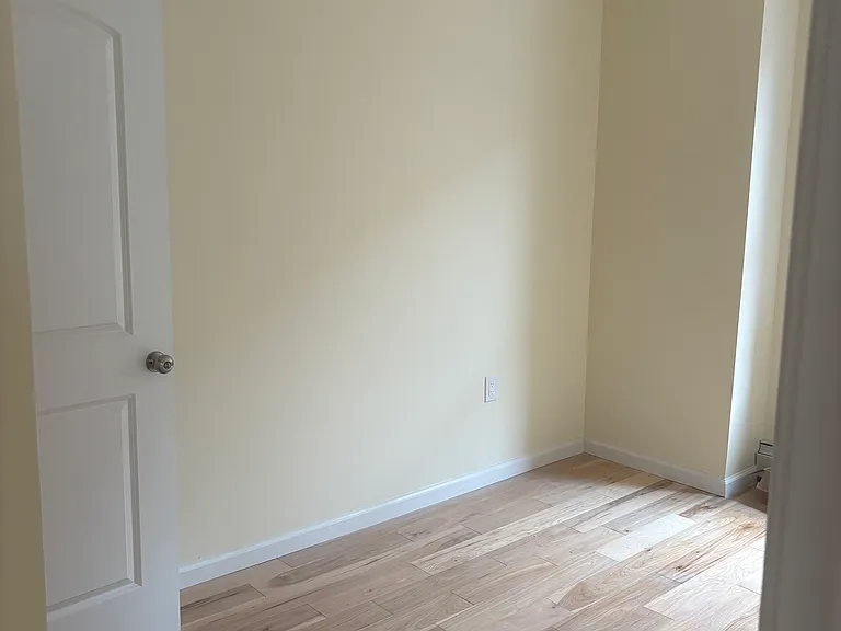 1839 Andrews Ave S #2C — Photo 1
