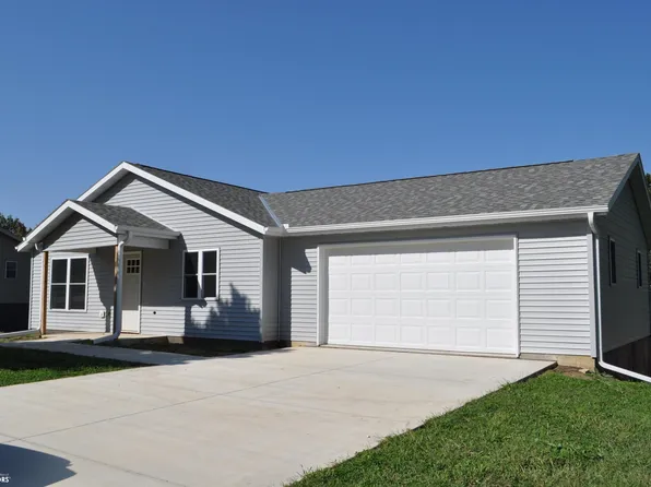 304 S 4th Ave, Dedham, IA 51440