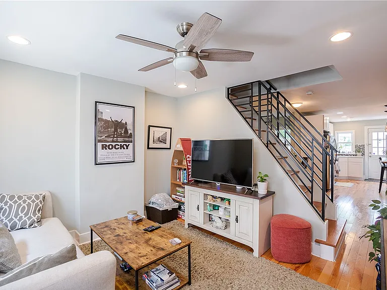 2531 E Gordon St — Photo 1