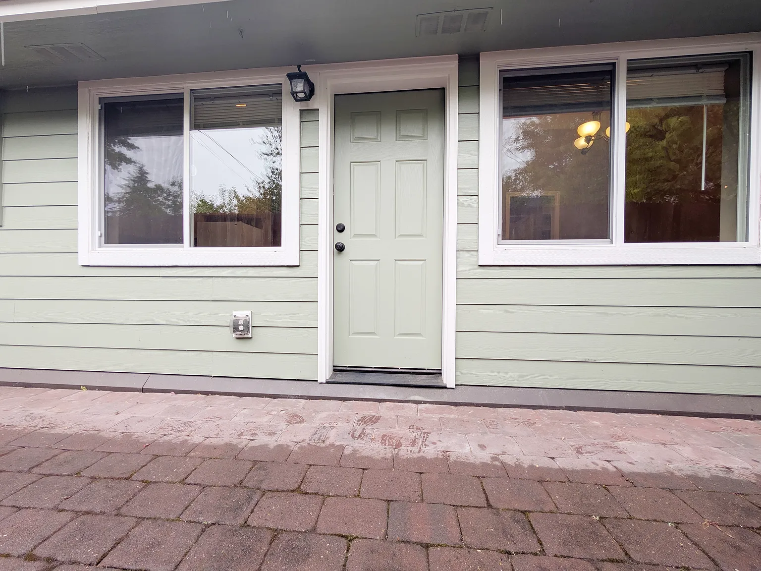 227 NW 11th St. - 1/2 — Photo 2