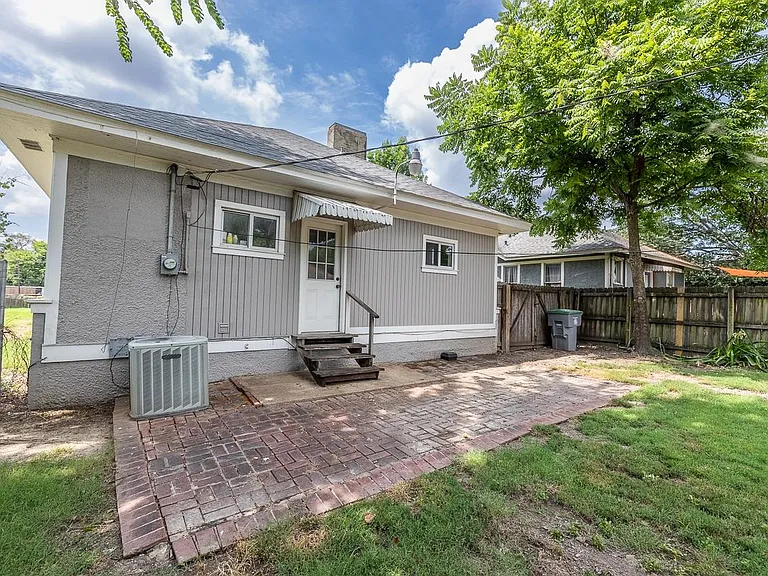 1888 Manila Ave — Photo 25