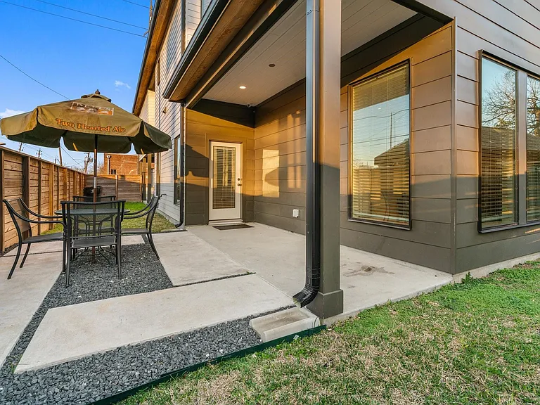 3802 Commerce St — Photo 17