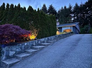 1855 Rosebery Ave, West Vancouver, BC V7V2Z5