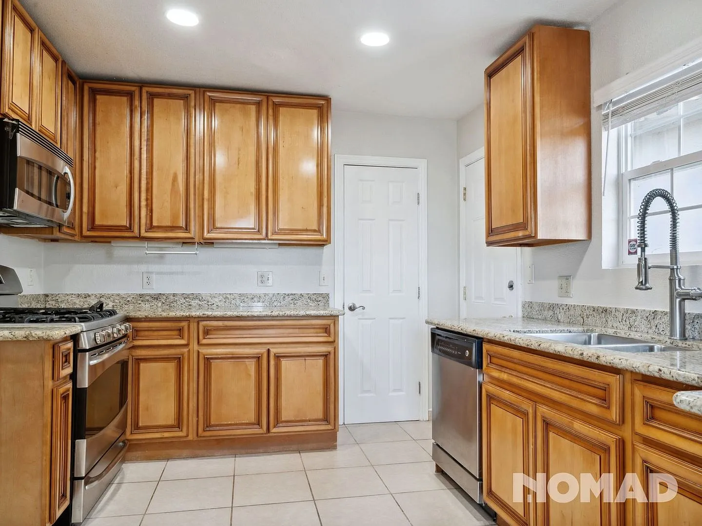 3 Bedroom Single Family Home in Oakland — Photo 3