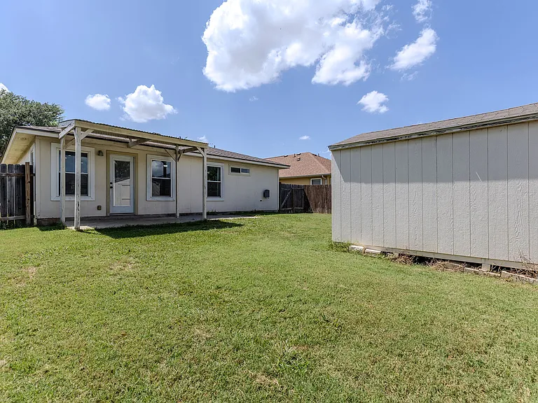 309 Paige Bnd — Photo 24
