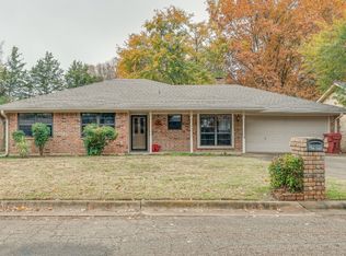 428 Martin St, Bonham, TX 75418