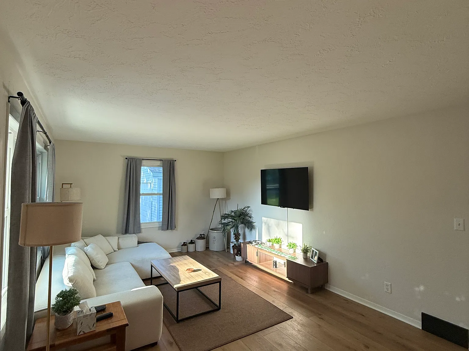 3 bed, 1232 sqft, $2,200 — Photo 3
