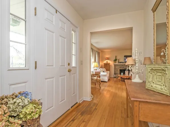 5 Promenade Dr, Huntington, NY 11743