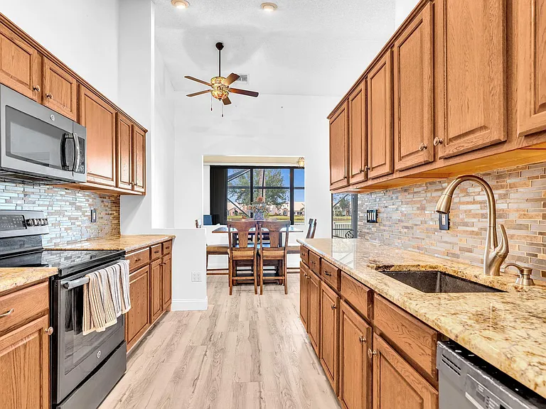 8099 Cassia Dr — Photo 14