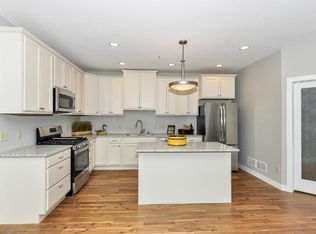 6070 Boulder Ridge Dr, Rockford, MN 55373