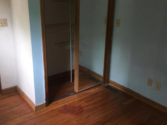 4th image of 2470 Indianola Ave