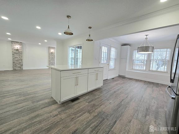4th image of 28 Rothwell Dr