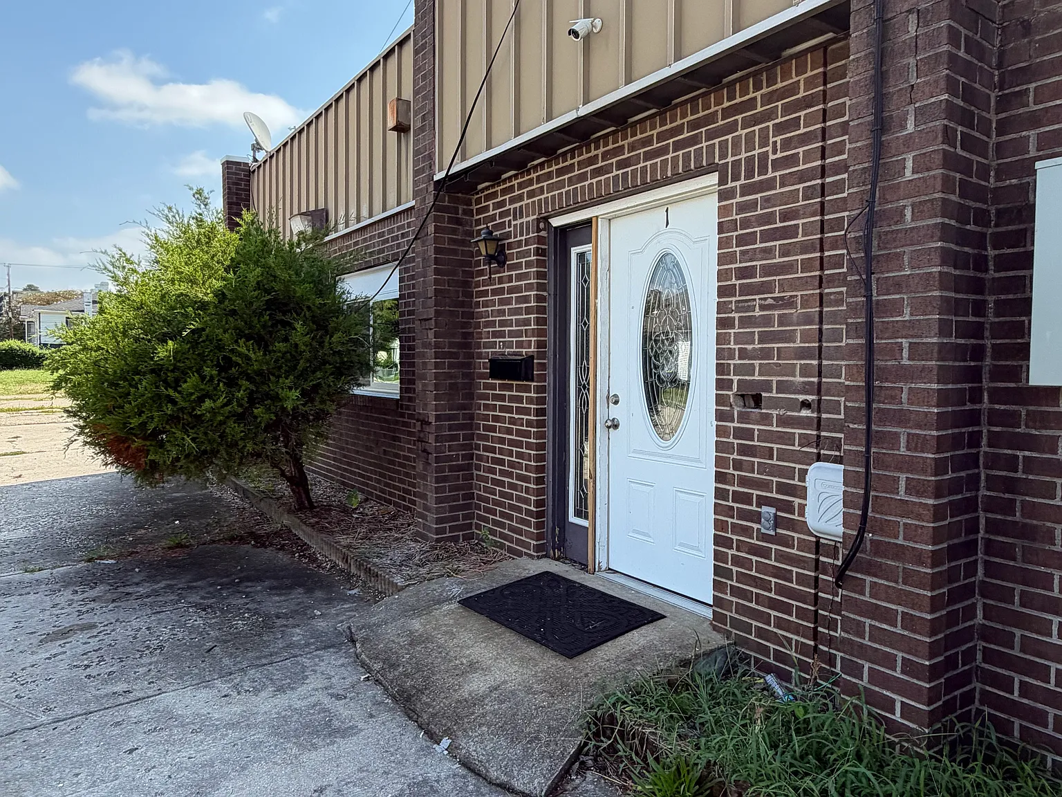 3 bed, $1,690 — Photo 1