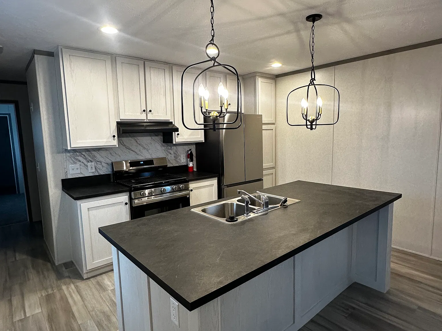 3 bed, 1056 sqft, $999 — Photo 2