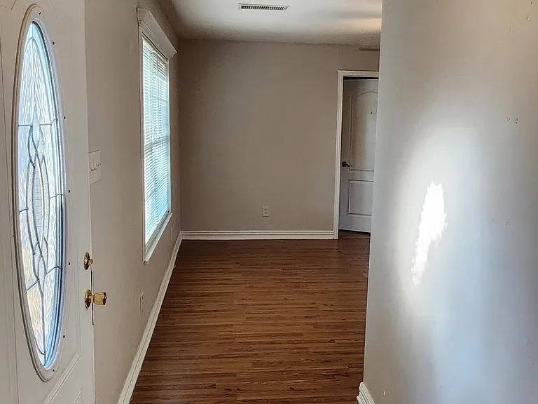 808 Howell Dr — Photo 13