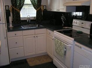 1135 Meadowbrook Rd, Merrick, NY 11566