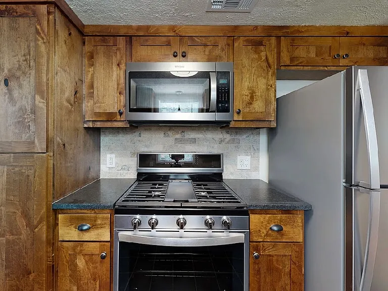511 Homestead St — Photo 23