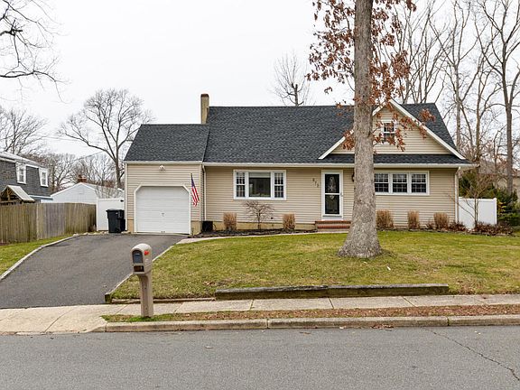 2nd image of 872 Medallion Ln