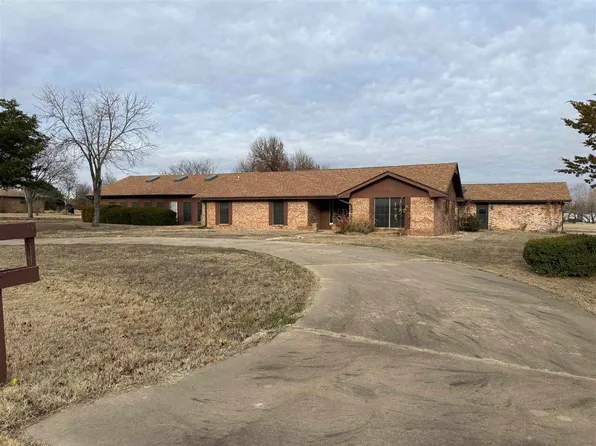 306 Curts Dr, Lawton, OK 73507