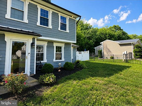 2nd image of 1882 Brook Ln