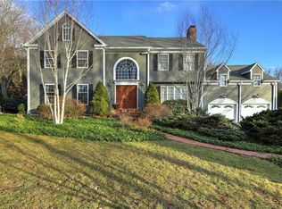 81 Putting Green Rd N, Trumbull, CT 06611