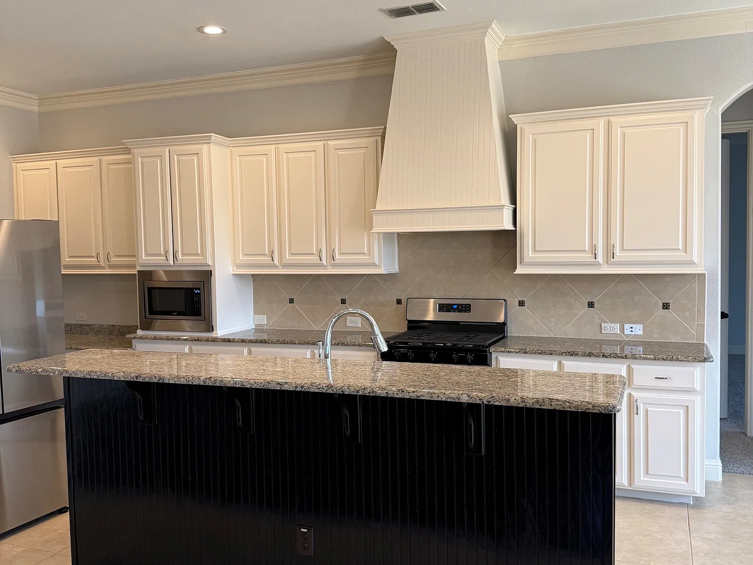 4 bed, 3749 sqft, $3,499 — Photo 4