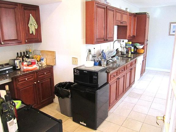 4th image of 160 Longwood Ave #1