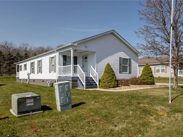 34 Stoneridge Ln, Grove City, PA 16127