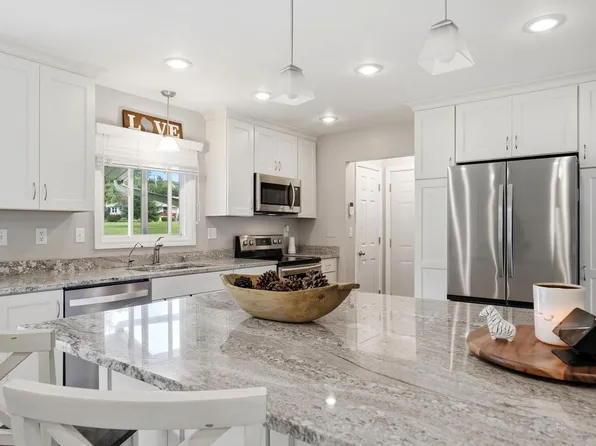 14465 Lindsay DRIVE, Brookfield, WI 53005