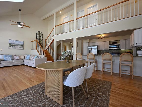 5th image of 4119 Waterview Dr