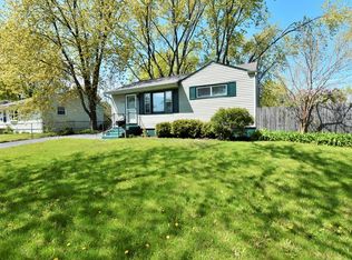 2736 Navaho Rd, Waukegan, IL 60087