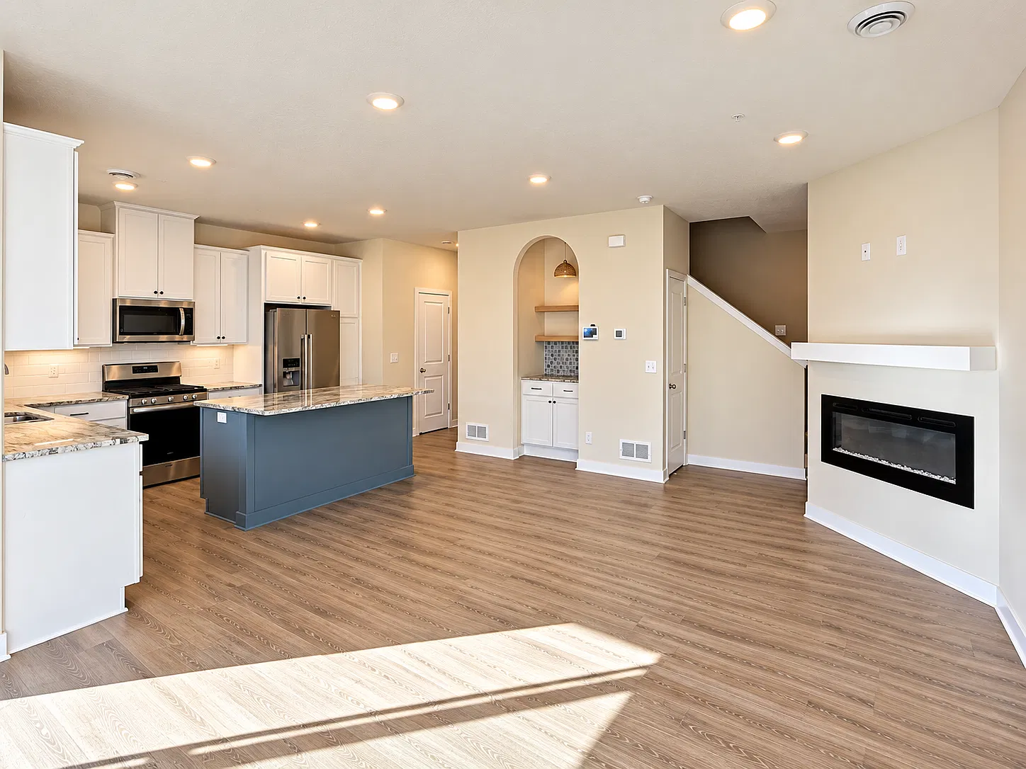 3 bed, 1895 sqft, $2,795 — Photo 3