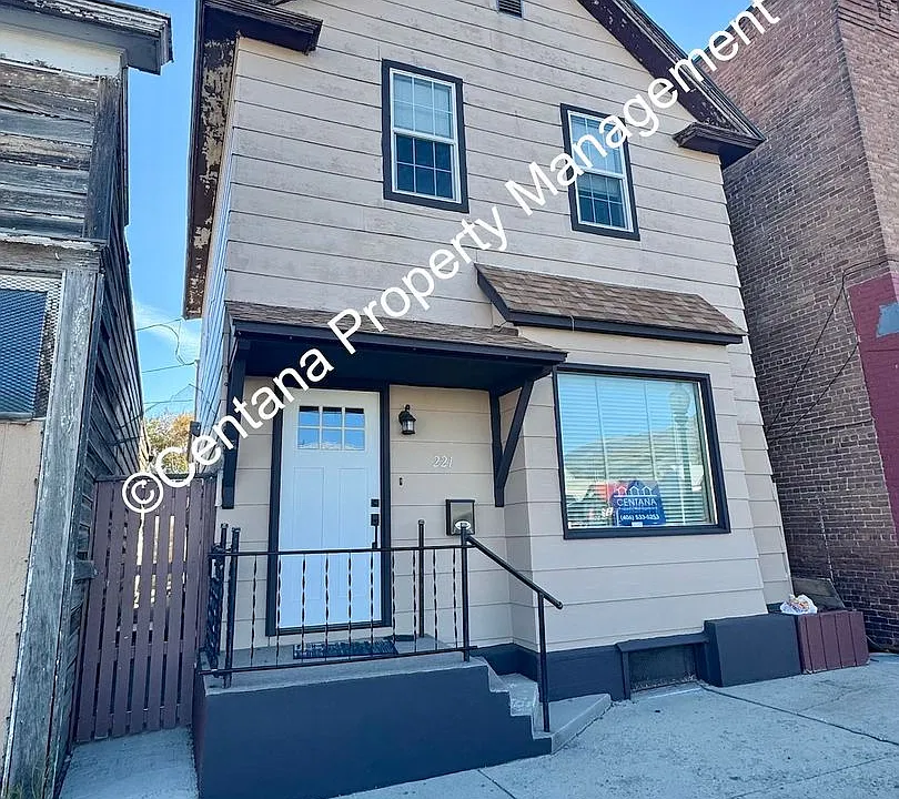 221 Chestnut St