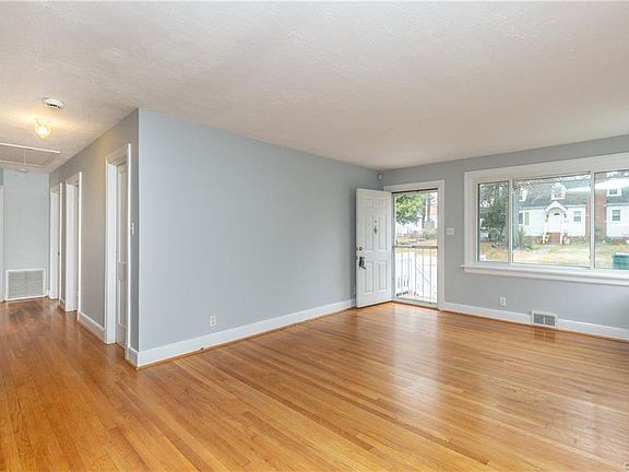 4th image of 2515 Parkside Ave