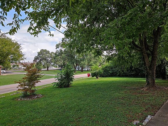 3rd image of 206 Britton Springs Rd