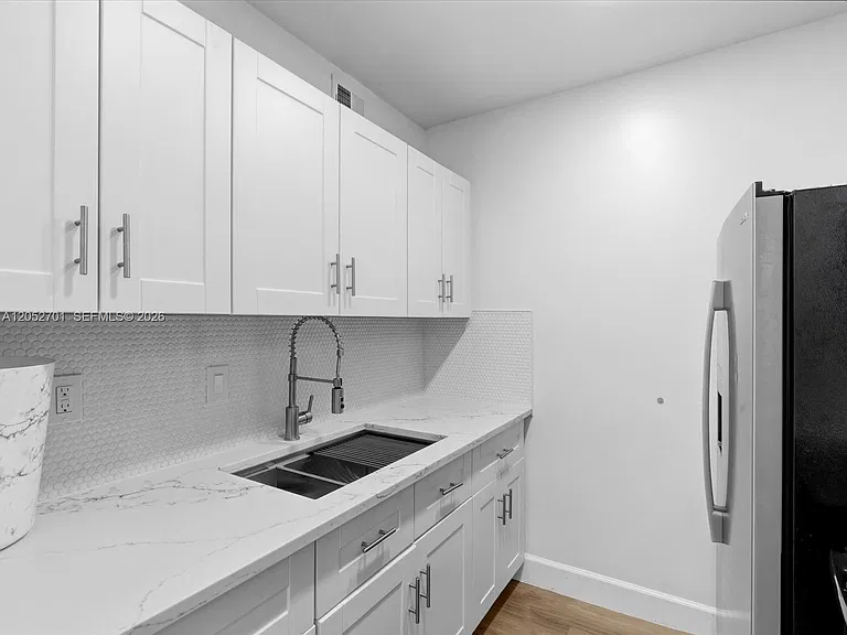 230 SW 11th Ave #8 — Photo 13