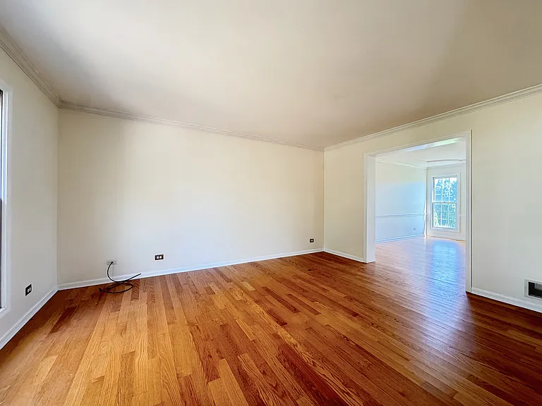 1108 Hollingswood Ave — Photo 3
