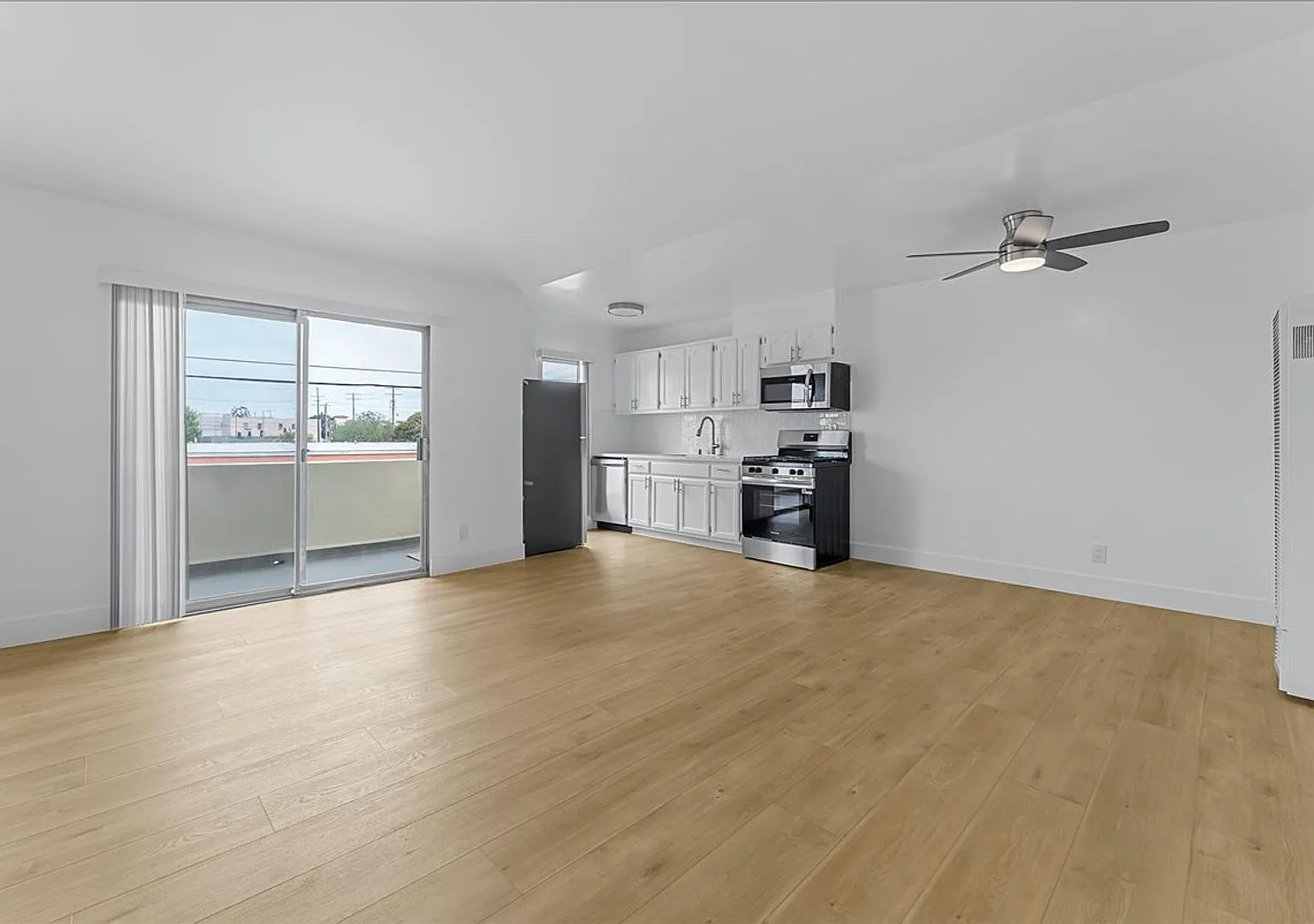 Beautiful Second Floor Apartment With Balcony! — Photo 1