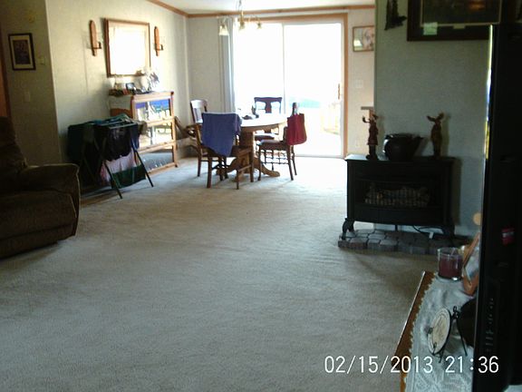 (Livingroom and diningroom 